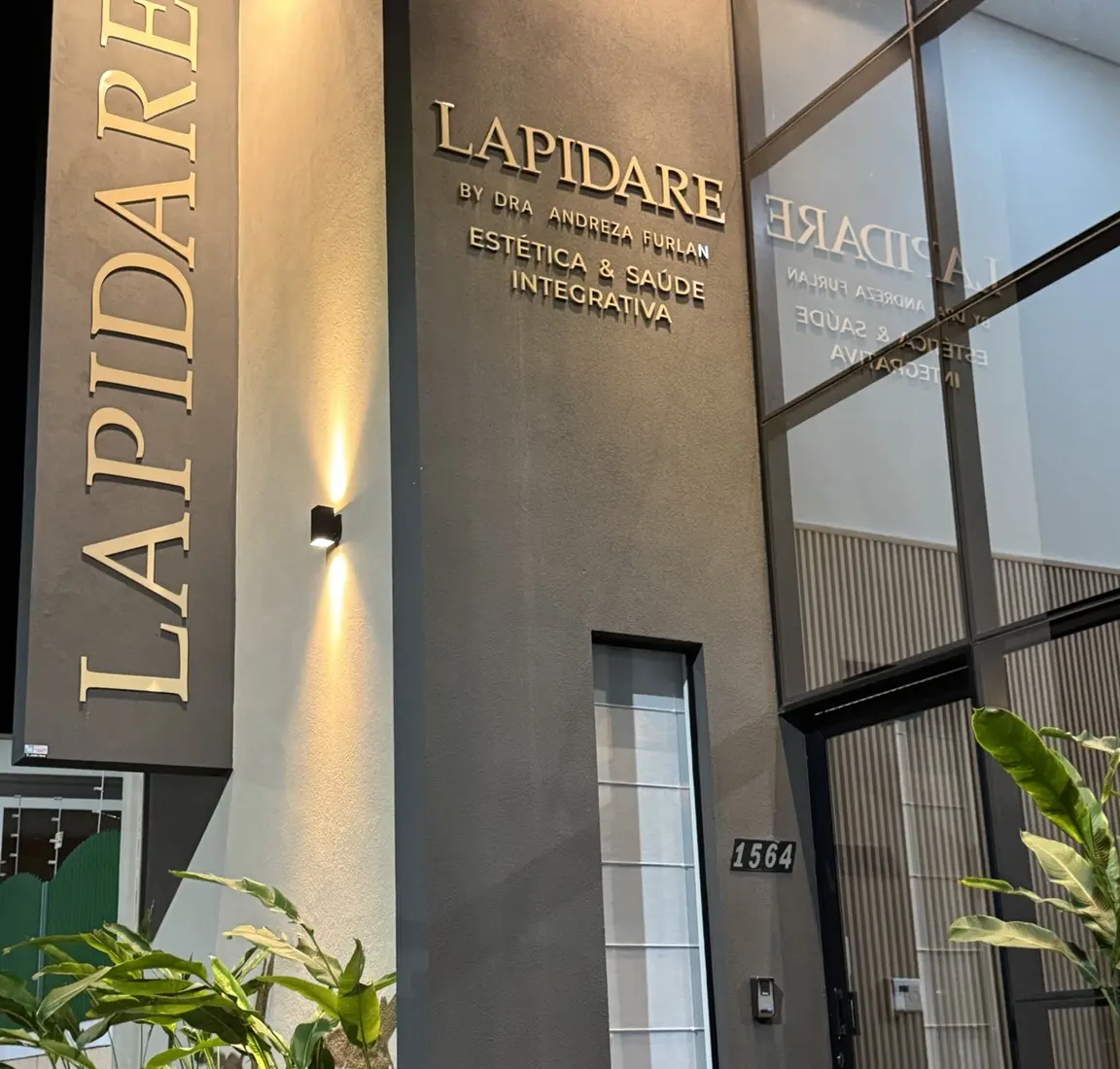 Fachada da Lapidare Estética e Saúde Integrativa, número 1564, em Limeira